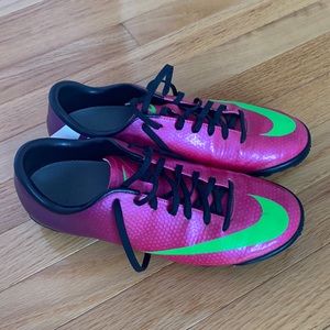 Nike mercurial soccer cleats, size 7